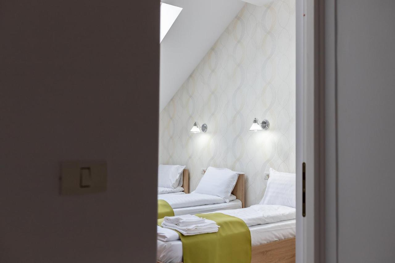Marconi Guesthouse Hunedoara Bagian luar foto