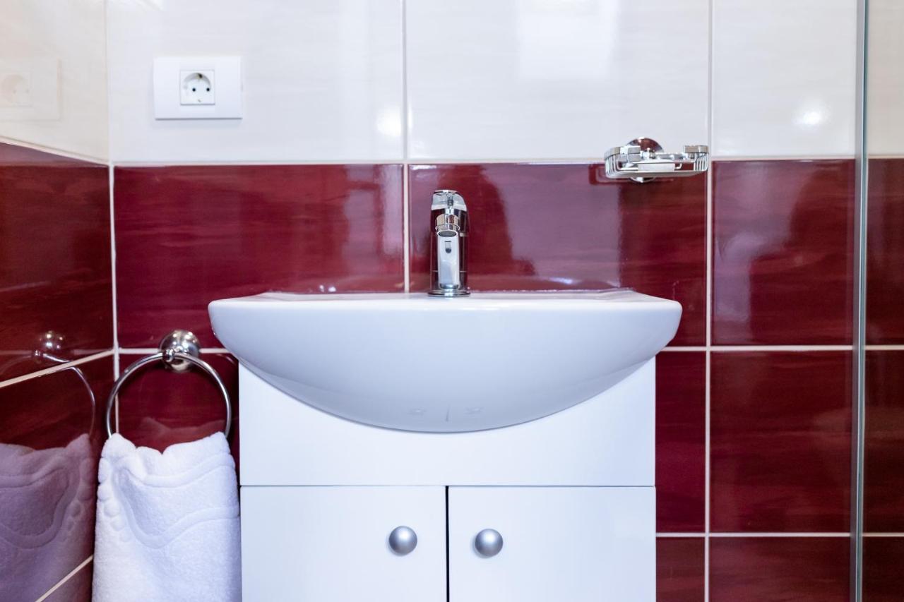 Marconi Guesthouse Hunedoara Bagian luar foto