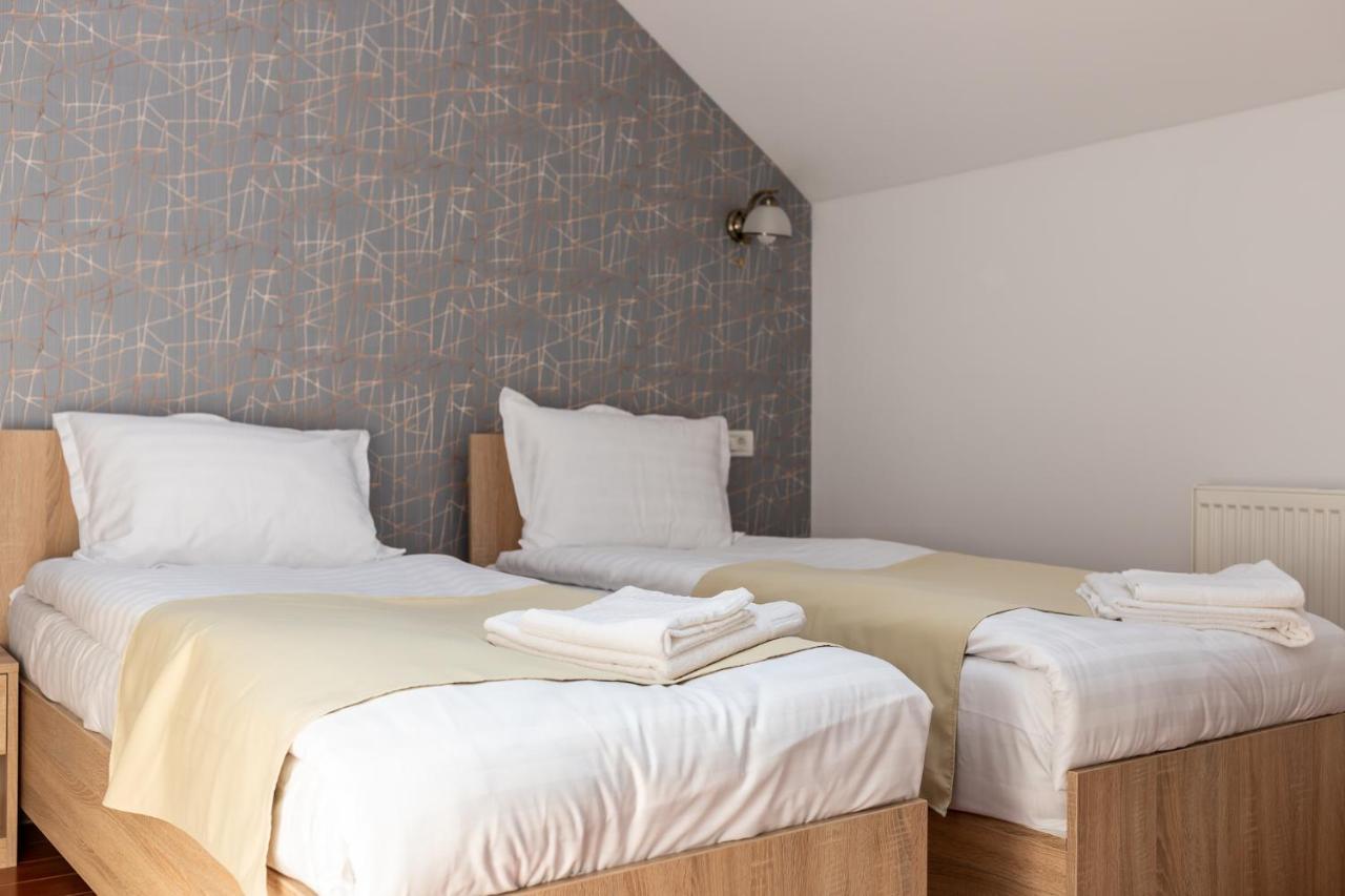 Marconi Guesthouse Hunedoara Bagian luar foto