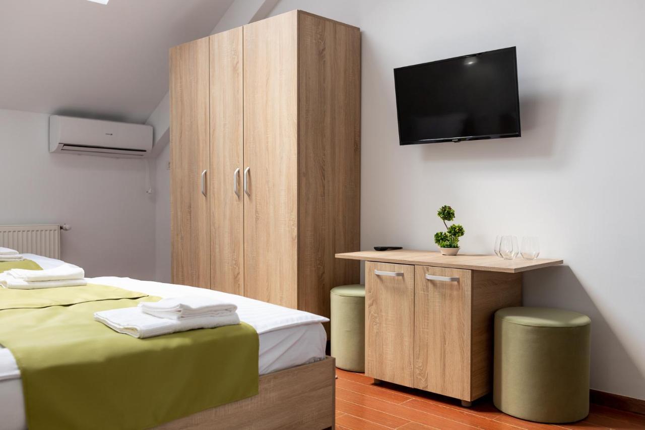 Marconi Guesthouse Hunedoara Bagian luar foto