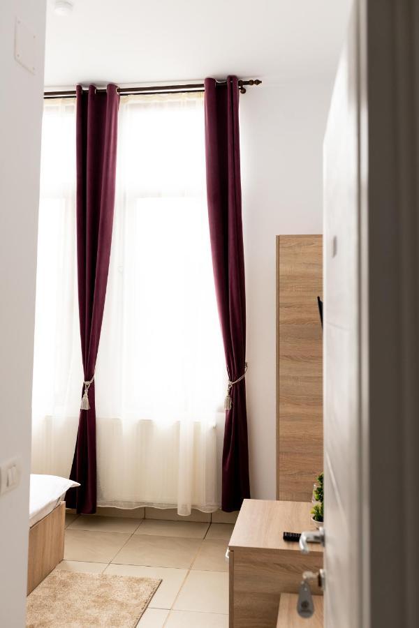 Marconi Guesthouse Hunedoara Bagian luar foto