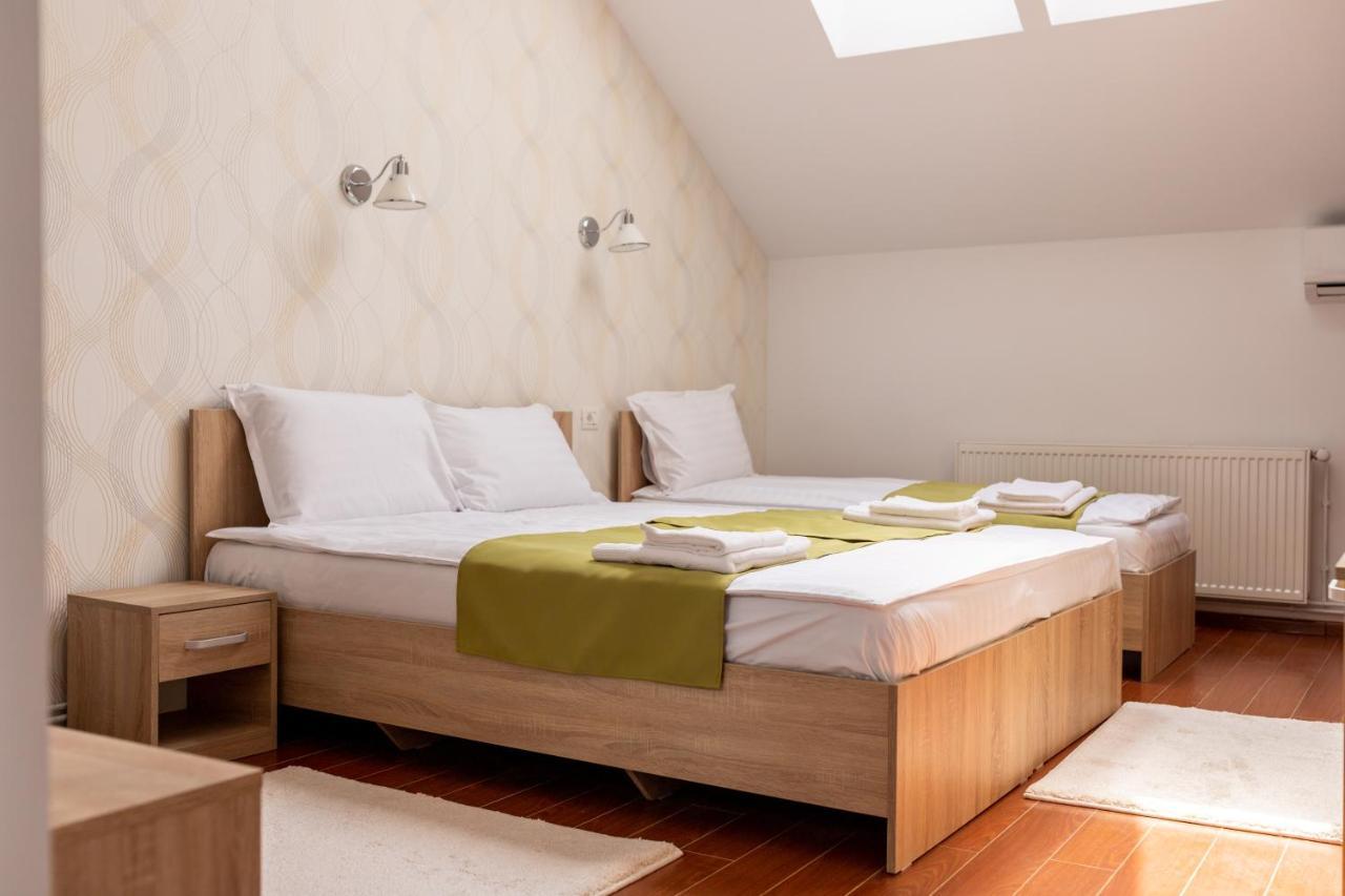 Marconi Guesthouse Hunedoara Bagian luar foto